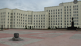 Центр города - площадь Ленина и Знак нулевого километра