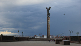 Мемориальный ансамбль «Борцам за Советскую власть» (скульпт. Л. Гумилевский, архит. К. Алексеев, А. Иванов) открыт 10 июля 1982 года
